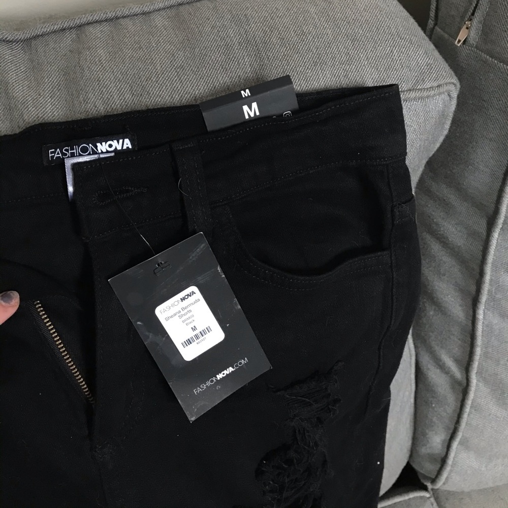 Distressed Bermuda shorts